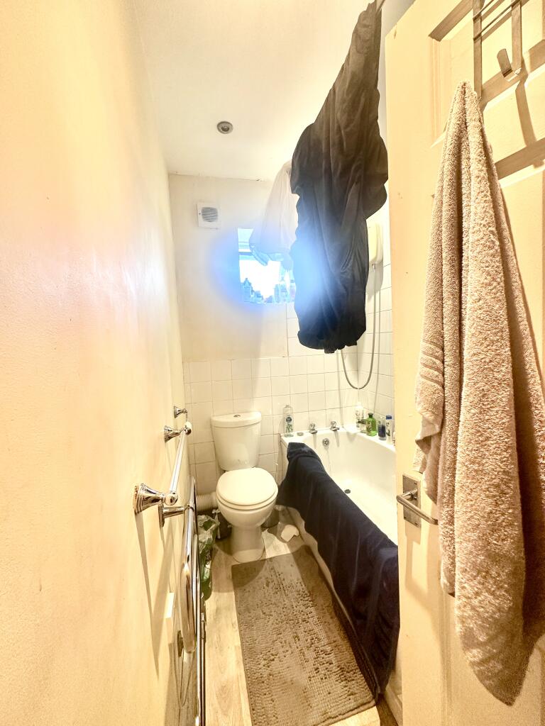 24 Woodland Terrace Flat 5 Image 3