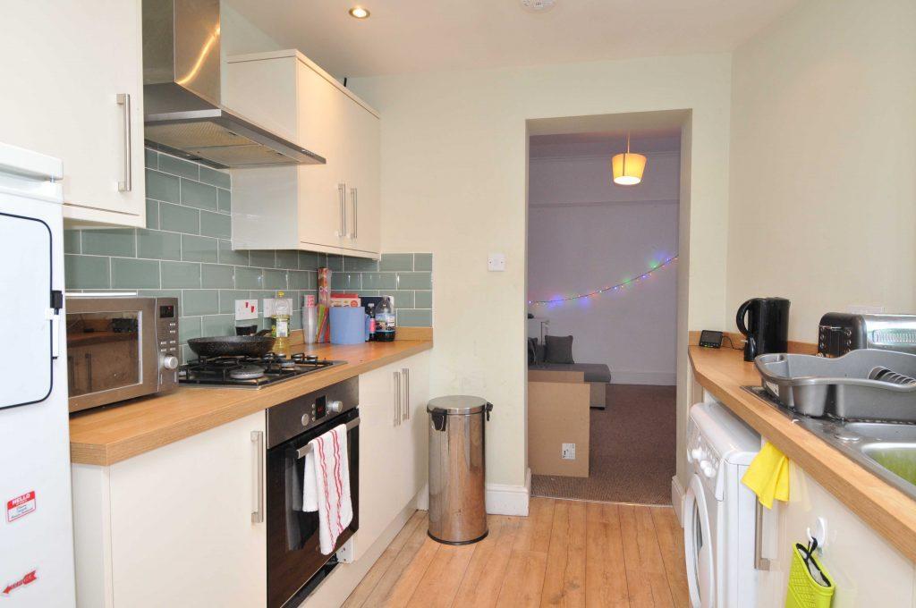 28 Seymour Avenue, Plymouth, Devon, PL4 8RB Image 3