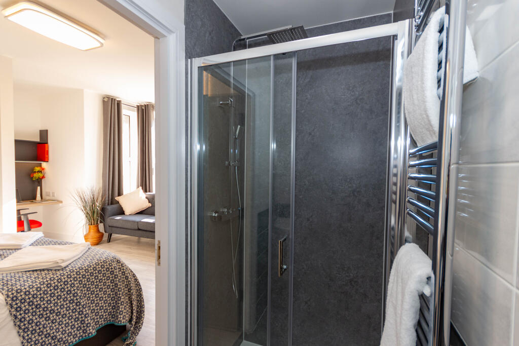 Derry Villas Premium Studios, Plymouth, Devon, PL4 6AN Image 4