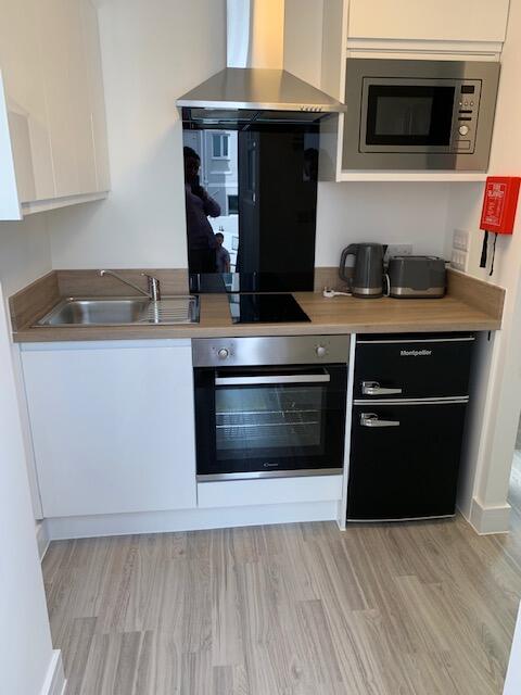 Derry Villas Classic Studio, Plymouth, Devon, PL4 6AN Image 3