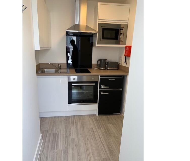 Derry Villas Classic Studio, Plymouth, Devon, PL4 6AN Image 5