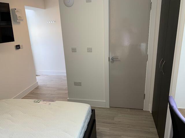 Derry Villas Classic Studio, Plymouth, Devon, PL4 6AN Image 7