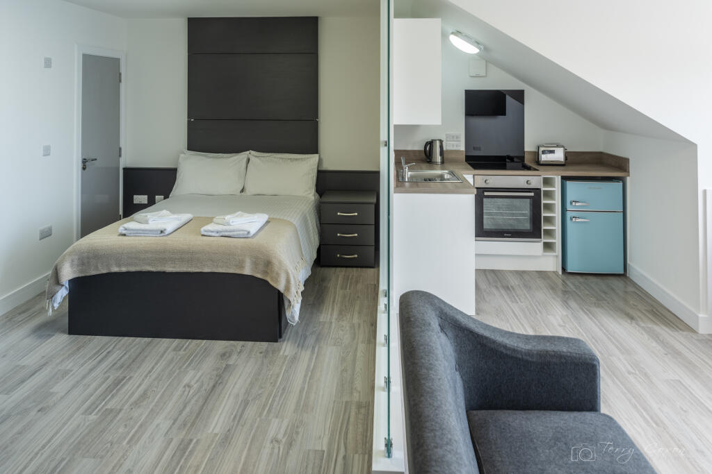 Derry Villas Deluxe Studio, Plymouth, Devon, PL4 6AN Image 3
