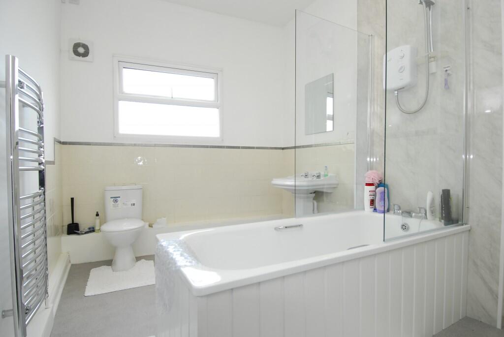 1 Wellington Street Image 3