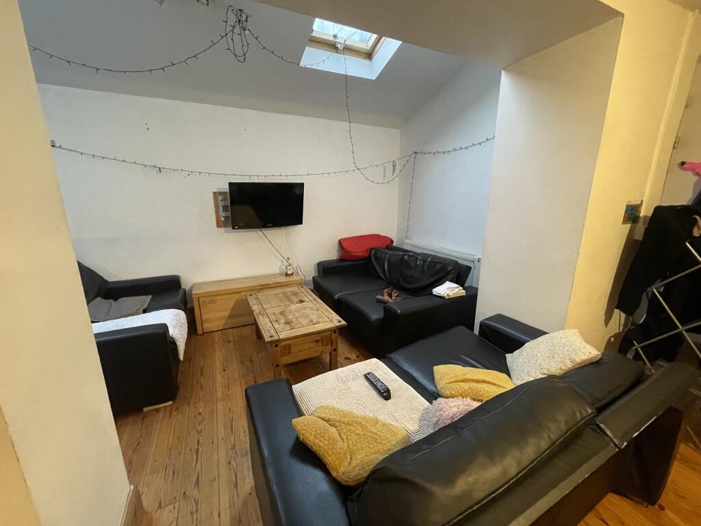 19 Cheltenham Place Image 3