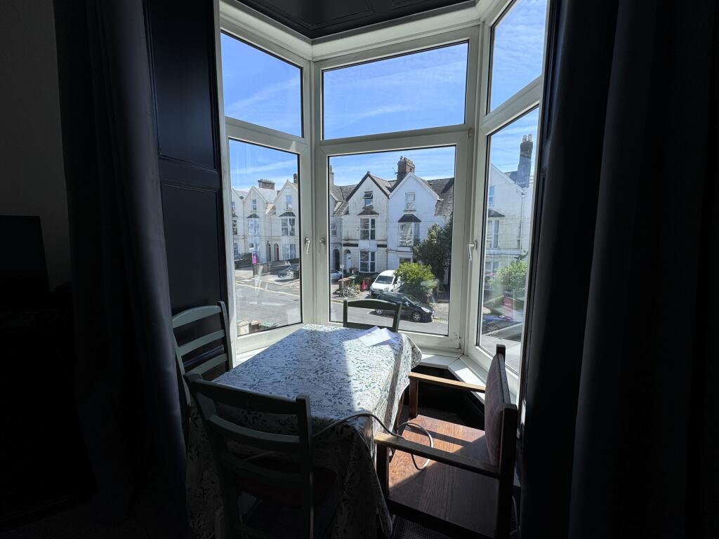 17 Headland Park Flat 2, Plymouth, Devon, PL4 8HS Image 4