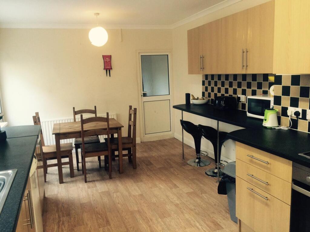 49 Hill Park Crescent Image 3