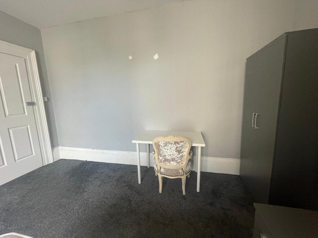 69 Hill Park Crescent Image 2