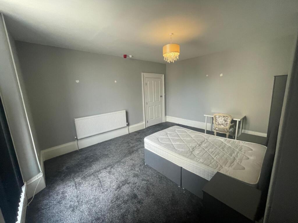 69 Hill Park Crescent Image 3