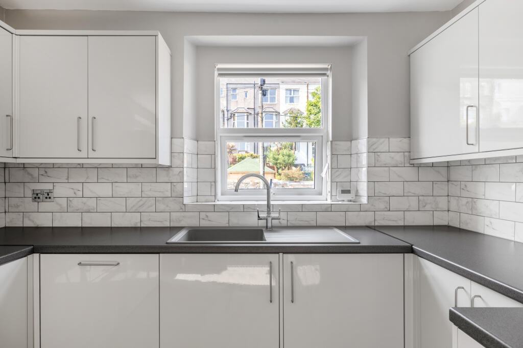 31 Connaught Avenue, Plymouth, Devon, PL4 7BT Image 5