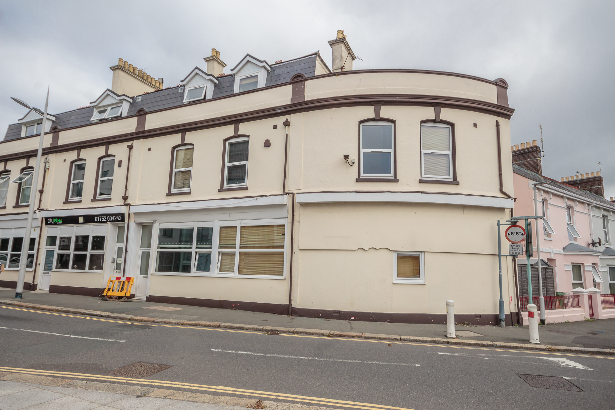 37 Cattedown Studio 13 Image 2