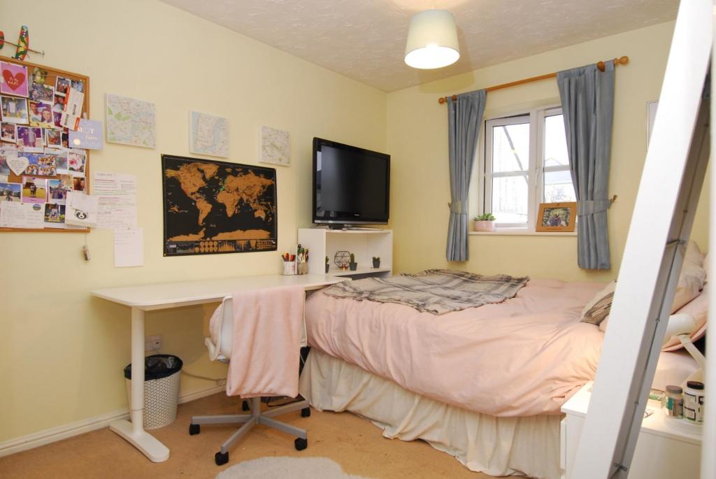 15 Freedom Square Image 3