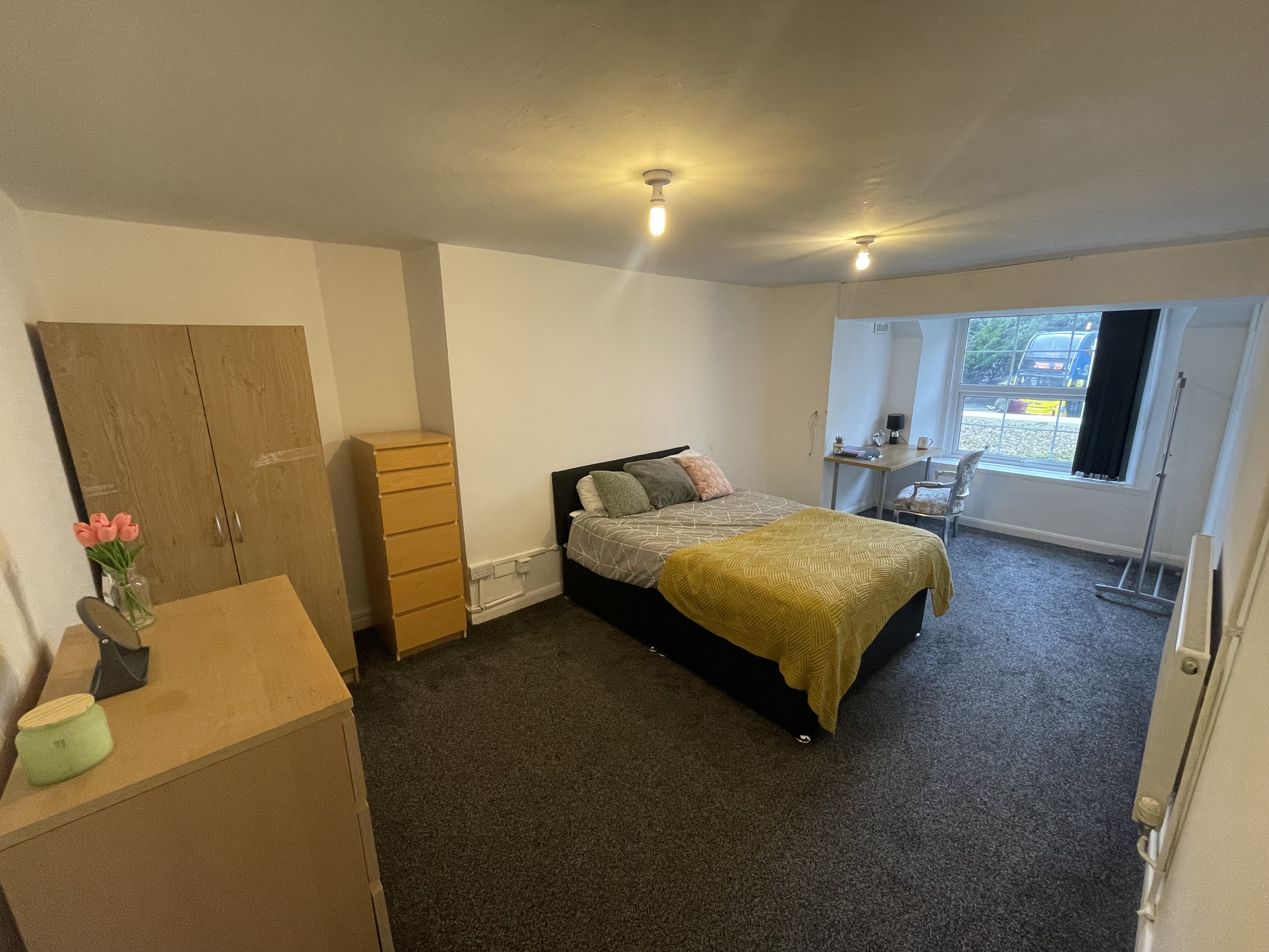 69 Hill Park Crescent Image 2