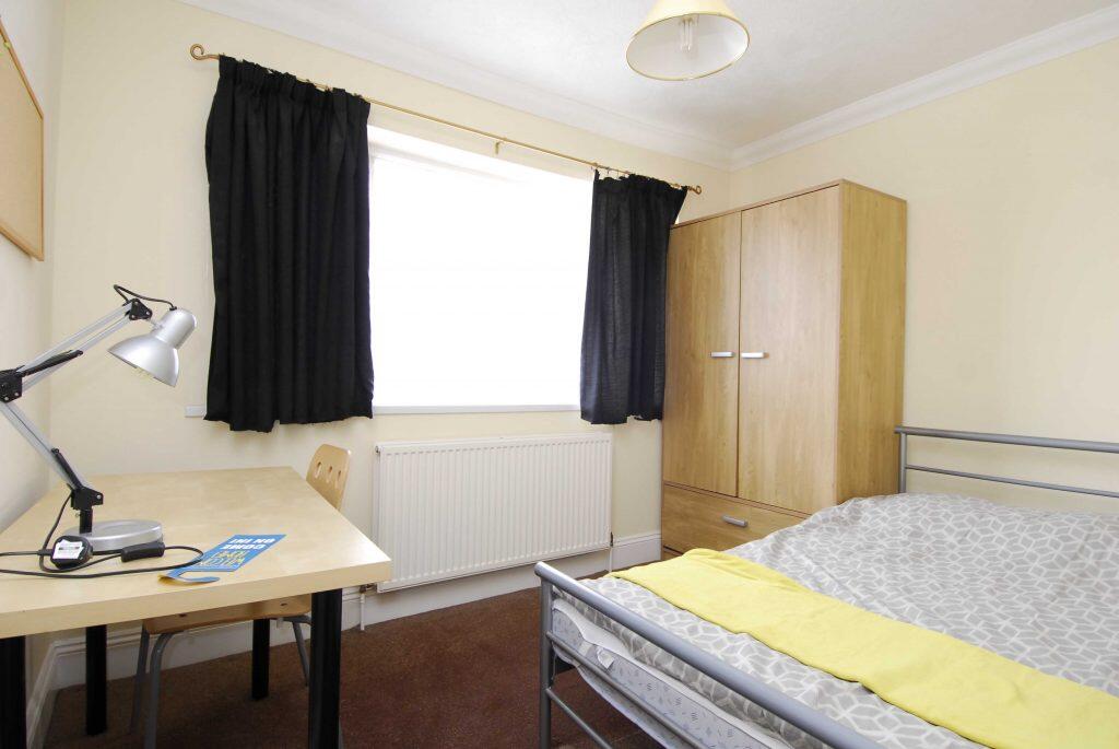 19 Lipson Avenue, Plymouth, Devon, PL4 8SQ Image 5