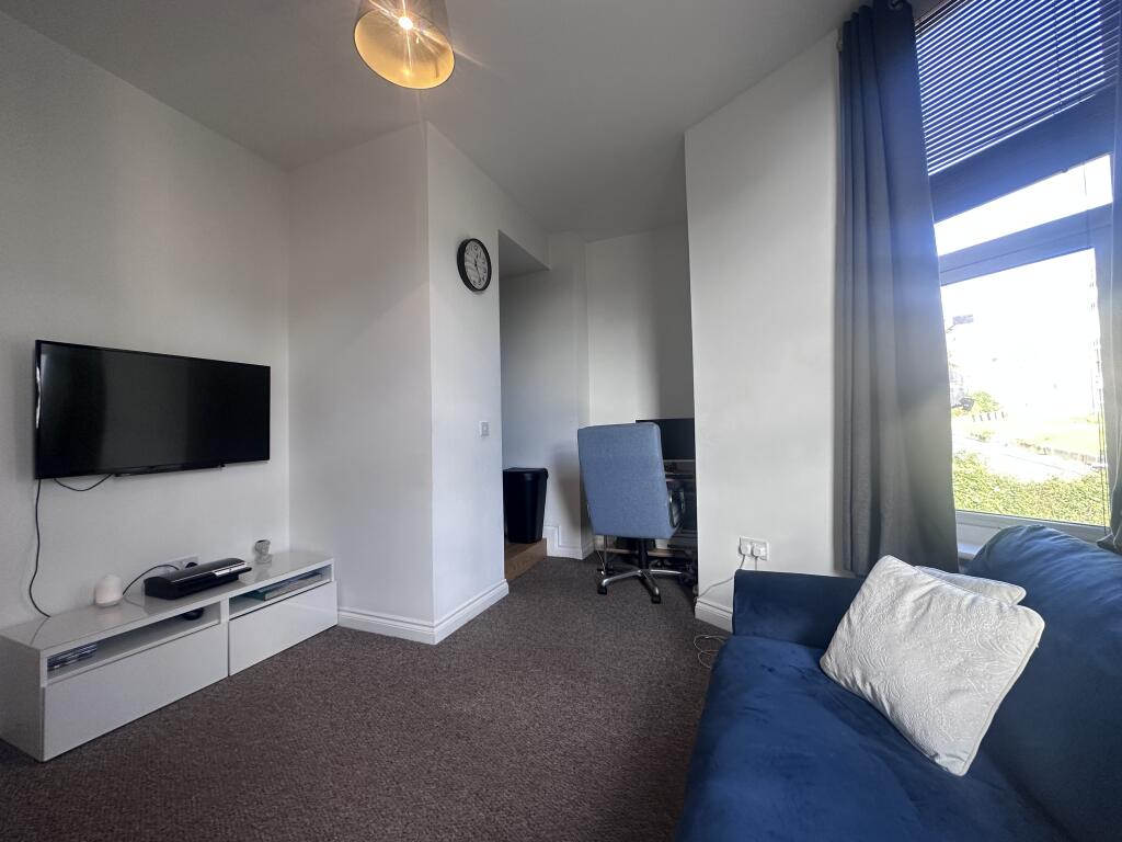 12 Whitefield Tce, Flat 4 Image 3