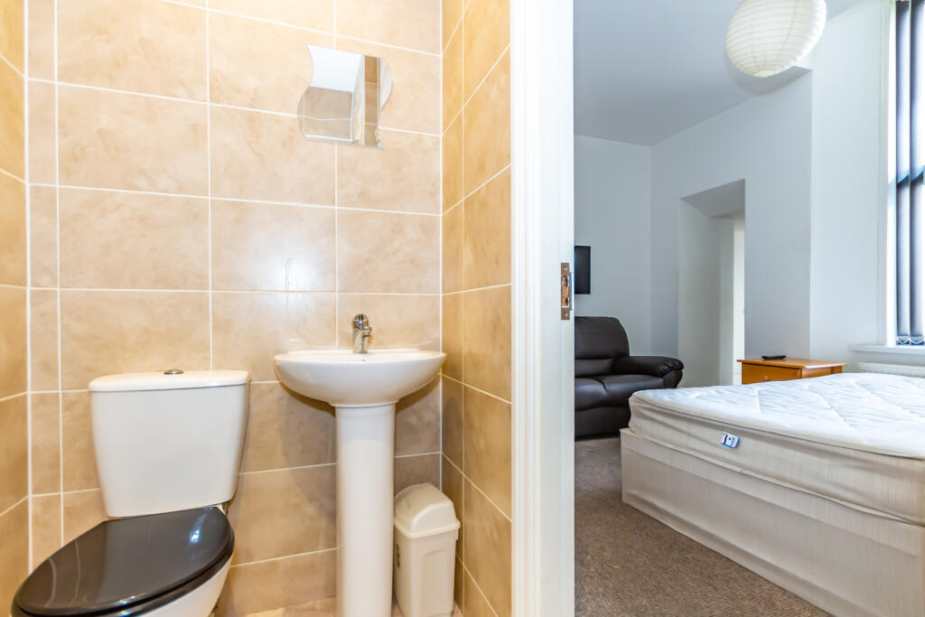 8 Whitefield Terrace Flat 5, Plymouth, PL4 8NH Image 4