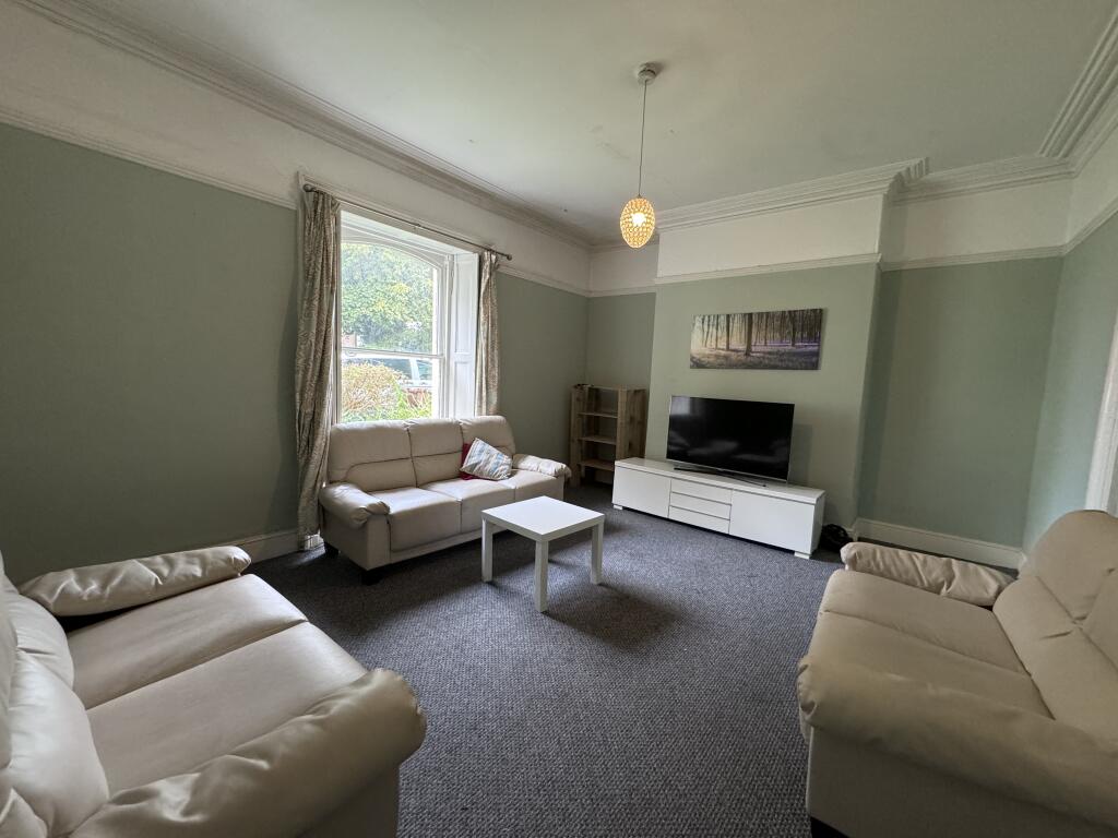 25 North Road East Image 1