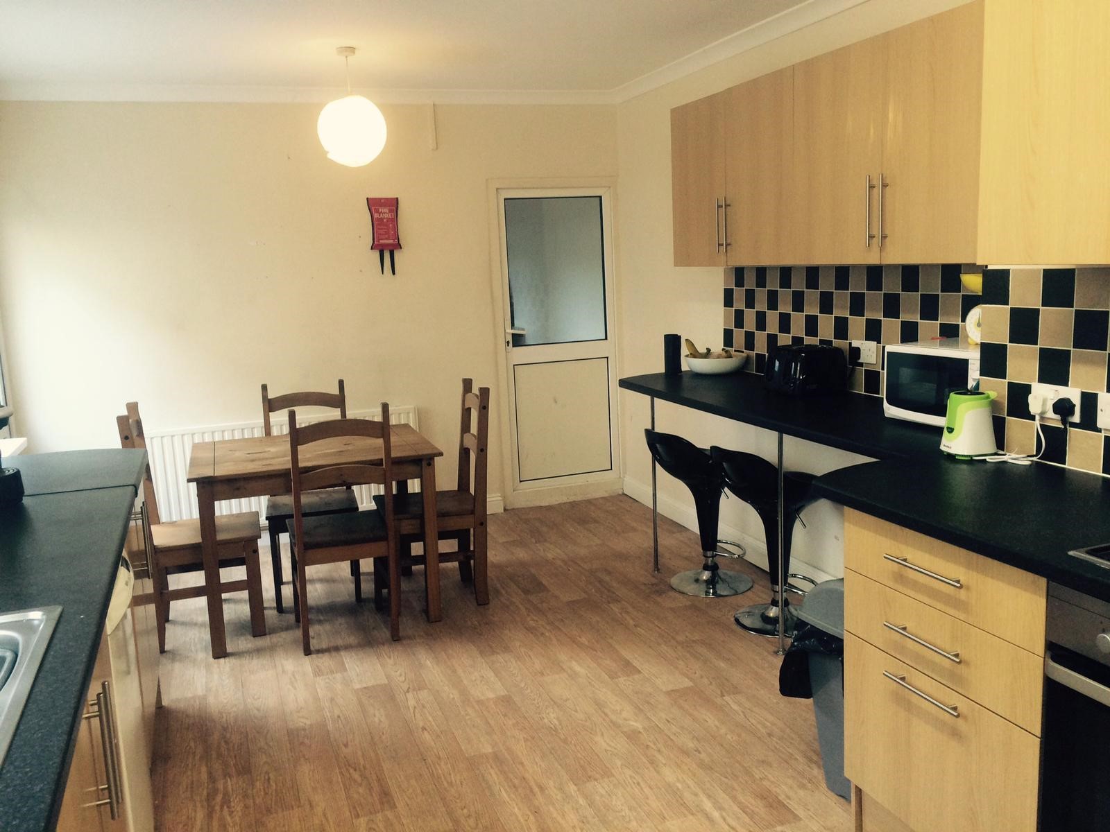 49 Hill Park Crescent Image 1