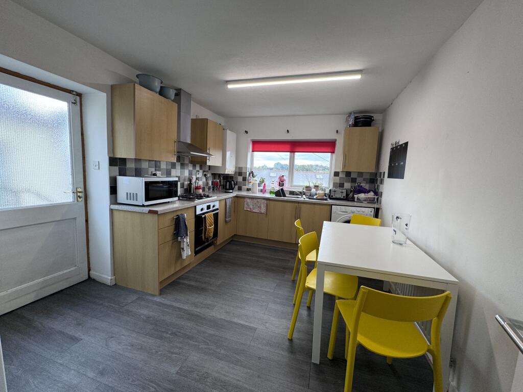 204 North Road West TFF Image 1