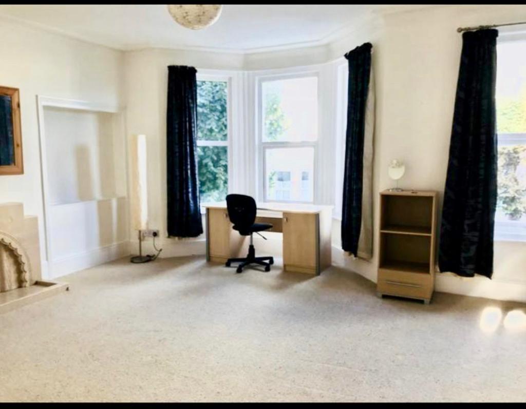 15 Diamond Avenue Image 1