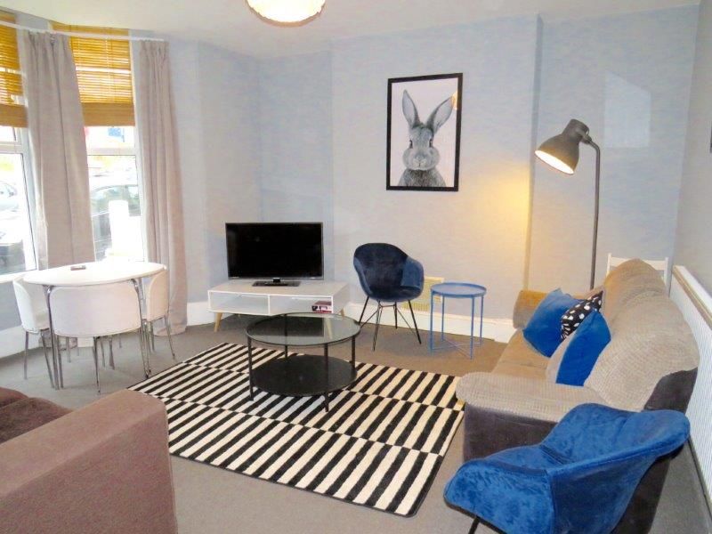 23 Furzehill Road Image 1