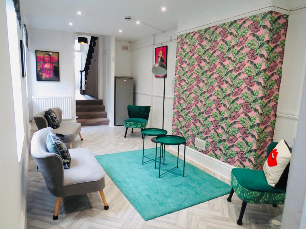 152 North Road East Image 1